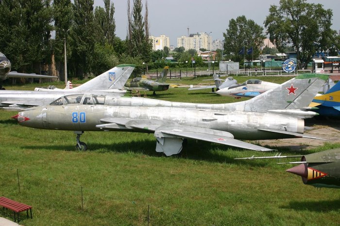 Су-7 самолет