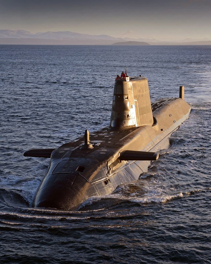 Подлодка HMS astute