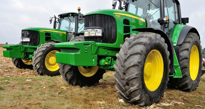 John Deere 6630