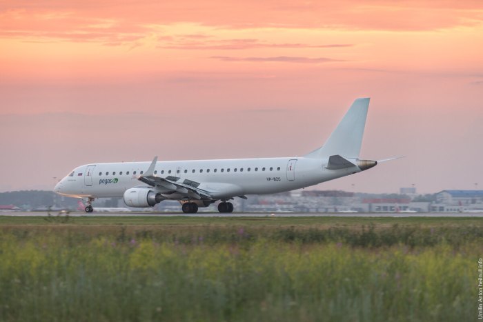 Самолёт Embraer 190