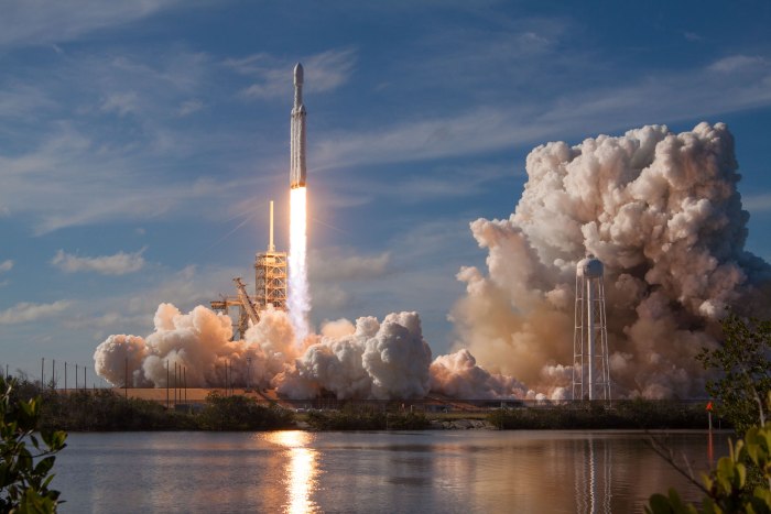 SPACEX Falcon Heavy