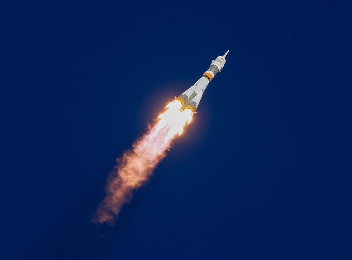 Ракета в космосе