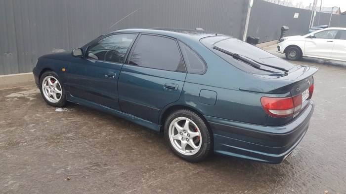 Toyota Carina e r17
