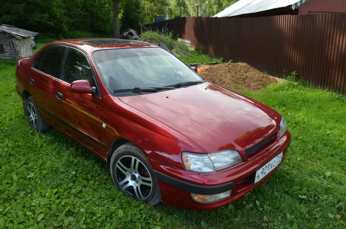 Тойота Карина е 1.6