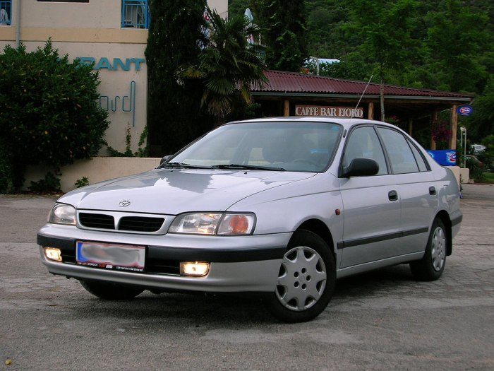 Тойота Карина e 2.0