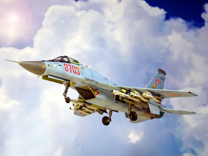Миг-27 сверхзвуковой самолёт