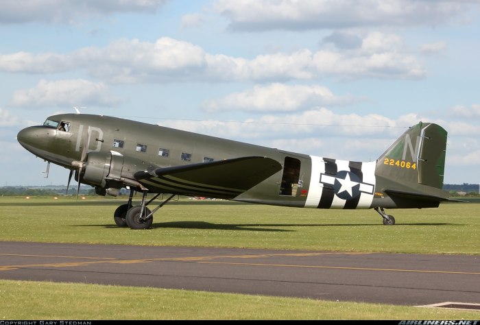 Douglas DC-3 (C-47 Dakota) -