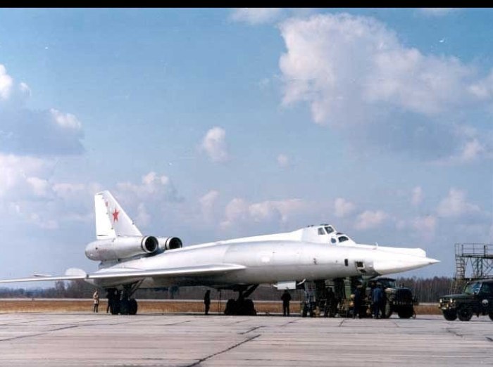 Самолет ту 22м2