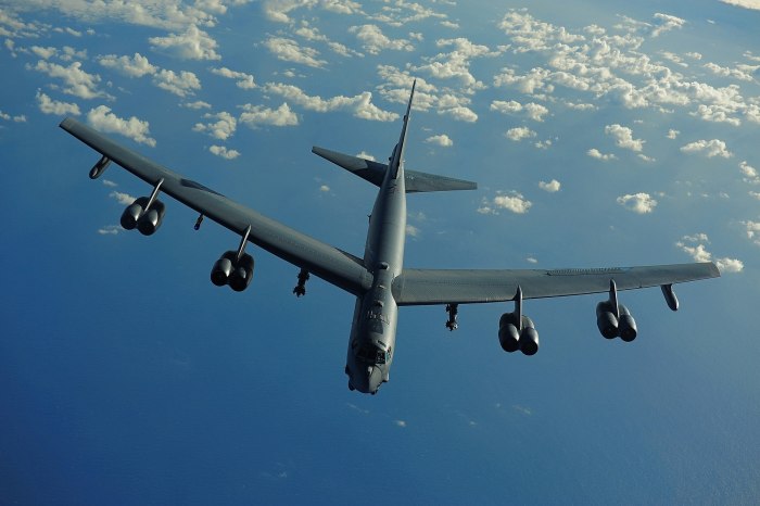 Американский бомбардировщик б-52