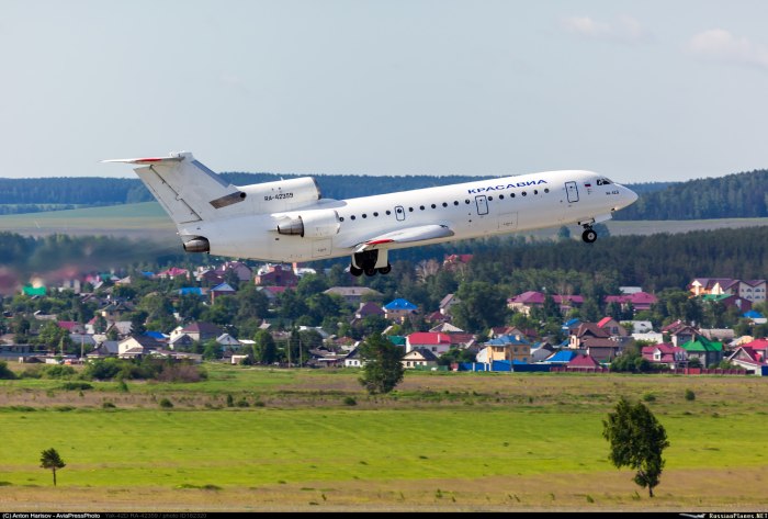 Красавиаjakovlev Yak 42 сколько мест