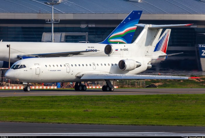 Самолет YK 777