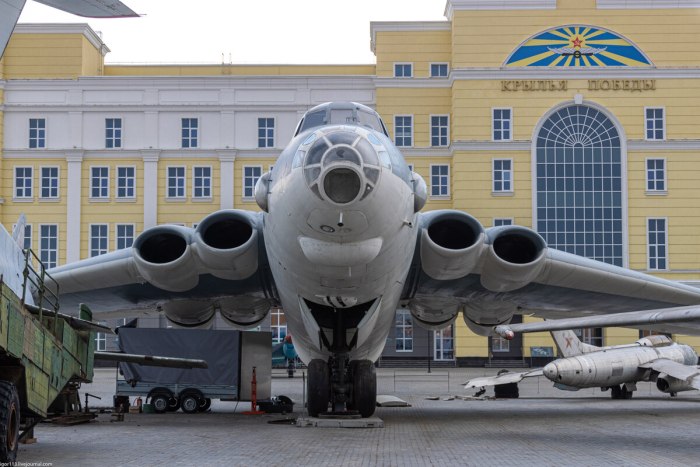 Самолет гигант м-4
