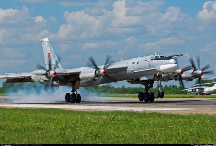 Бомбардировщик ту-95мс