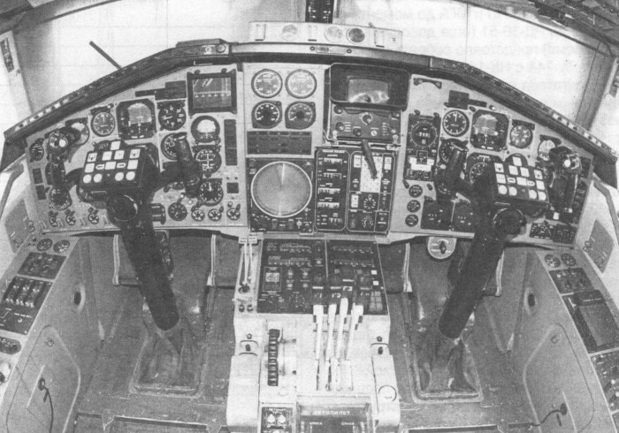 Кабина пилотов самолета ту-144