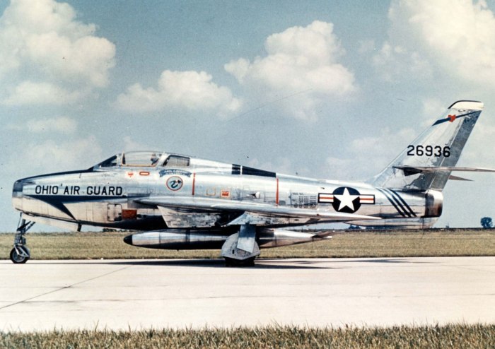 Самолет f-84f Thunderstreak