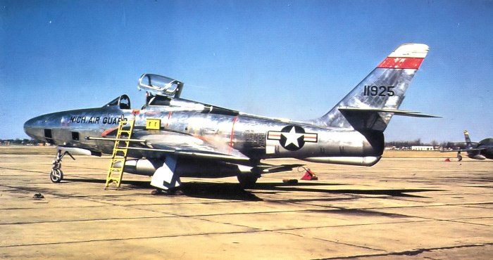 Самолет f-84f Thunderstreak