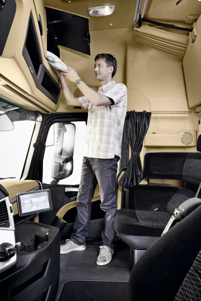 Mercedes New Actros салон