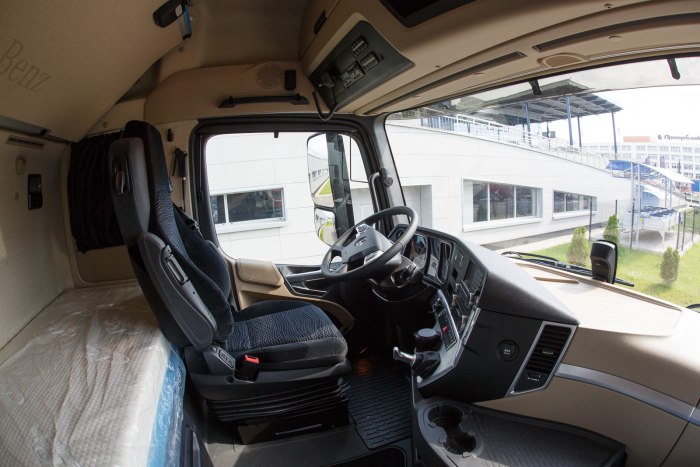 Mercedes 1840 Actros салон