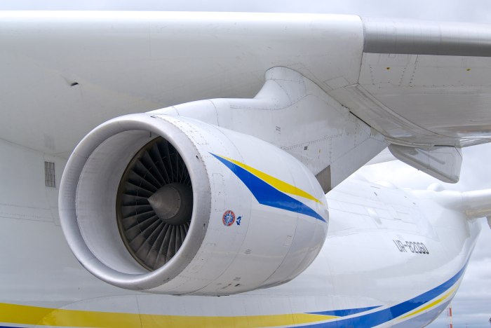 АН 225 Мрия д-18т