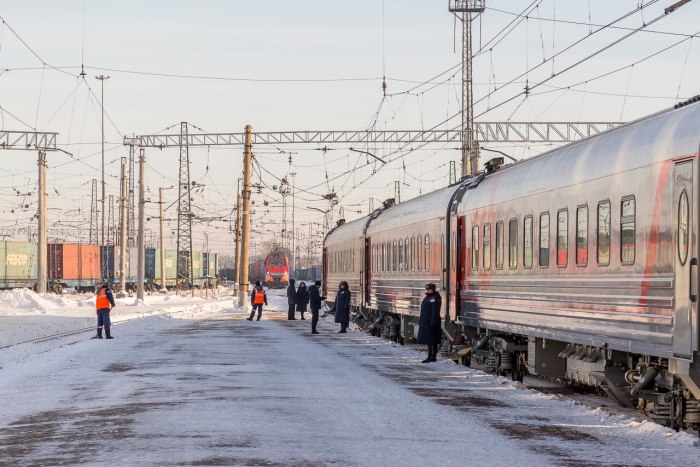 Поезд Барнаул Москва