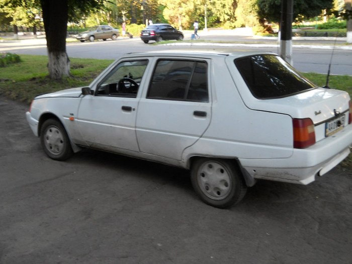 ЗАЗ 1102 Таврия седан