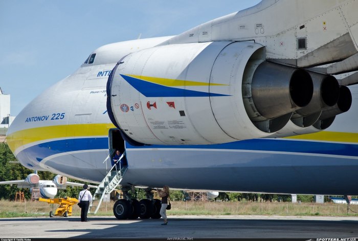 АН-225 Мрия кабина