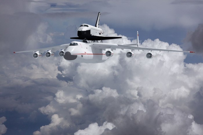 АН-225 С Бураном фото