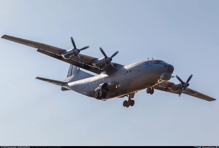 Военно-транспортные 4 моторный турбовинтовой самолёт