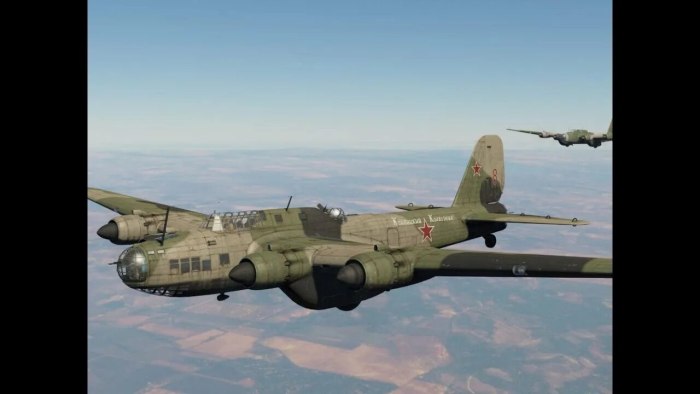 Советский бомбардировщик пе-8