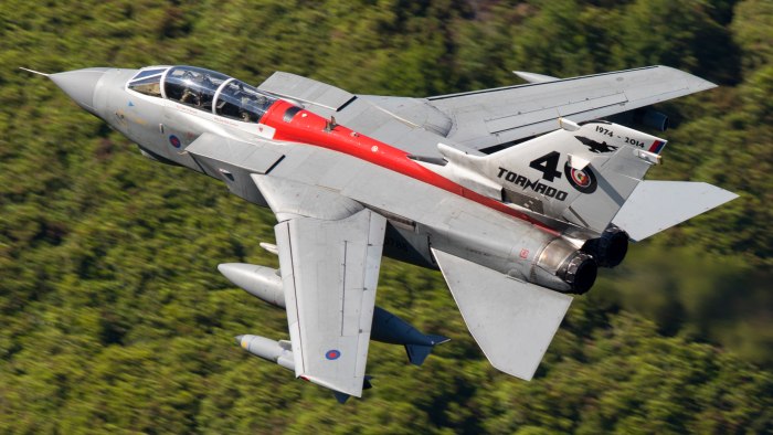 Самолет Tornado IDS
