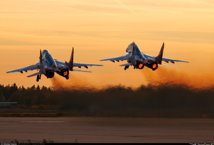 Истребитель Су-35