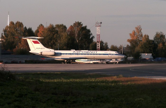 Самолет Сыктывкар Адлер