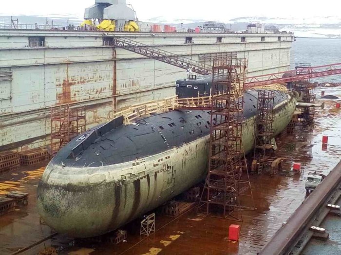АПЛ Курск в доке Пд 50