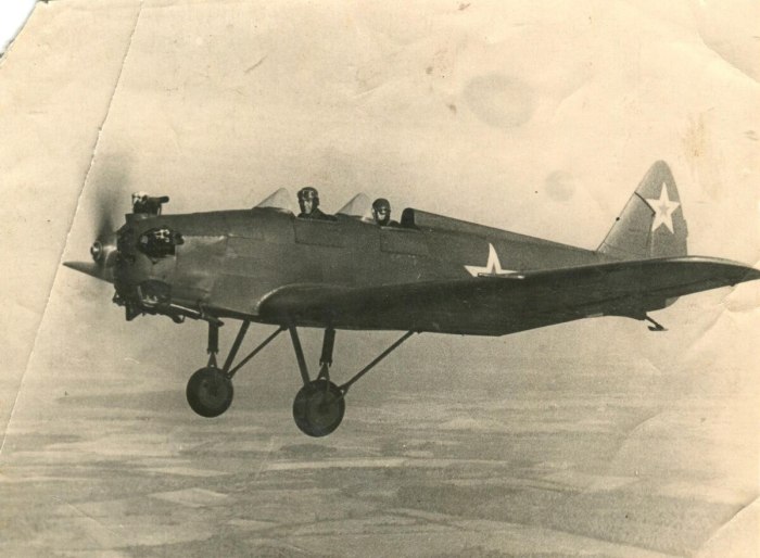 Учебно-тренировочный самолет УТ-2