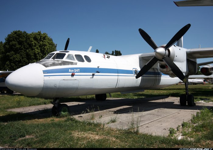 АН-24 пассажирский самолёт