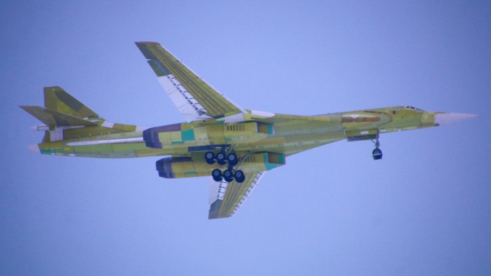 Стратегический сверхзвуковой ракетоносец-бомбардировщик ту-160