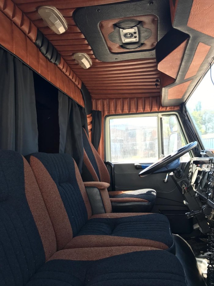 КАМАЗ 65115 салон кабины
