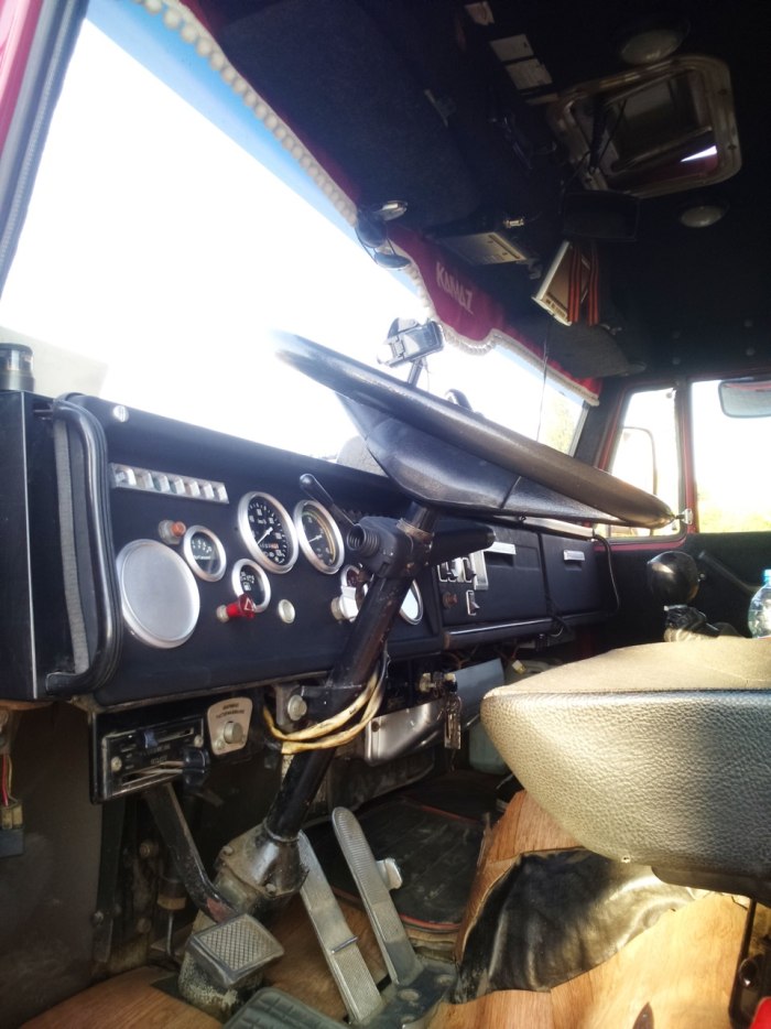 КАМАЗ 65115 салон кабины