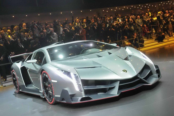 Lamborghini Veneno Roadster Золотая