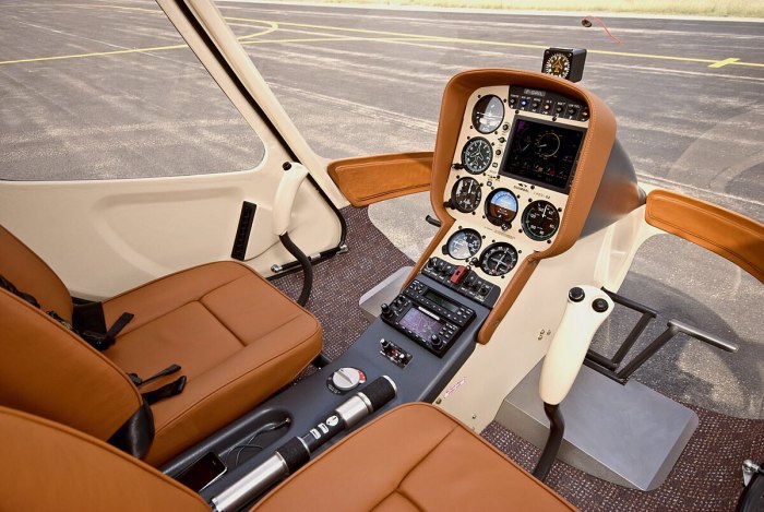 Robinson r44 салон