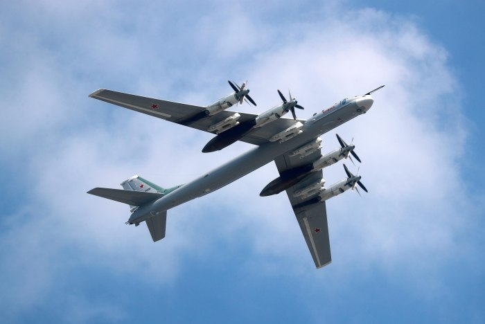 Стратегический турбовинтовой бомбардировщик ту-95мс