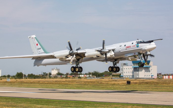 Стратегический бомбардировщик ту-95мс