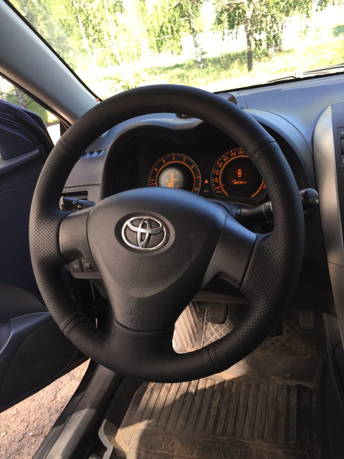 Toyota Corolla 2008 руль