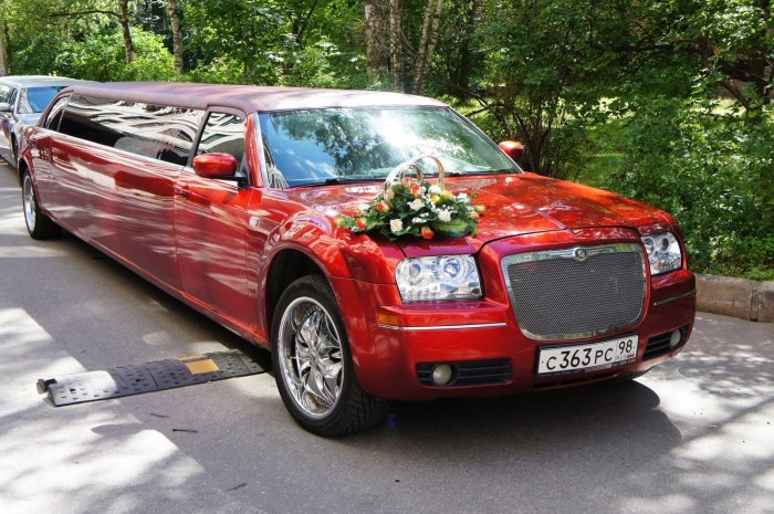 Крайслер 300с красный