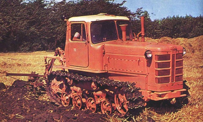 Советский трактор ДТ 75