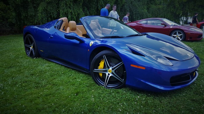 488 GTB Ferrari голубая