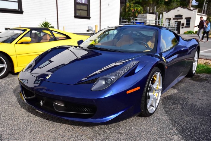 Ferrari 485 Italia синяя