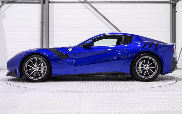 Ferrari f12 Berlinetta синяя
