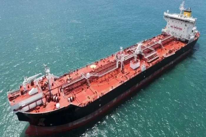 Морской нефтеналивной танкер