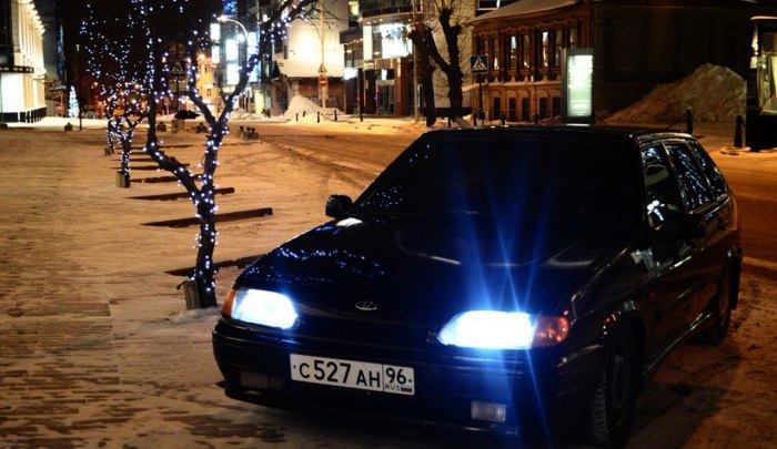 Черная Приора и ВАЗ 2114